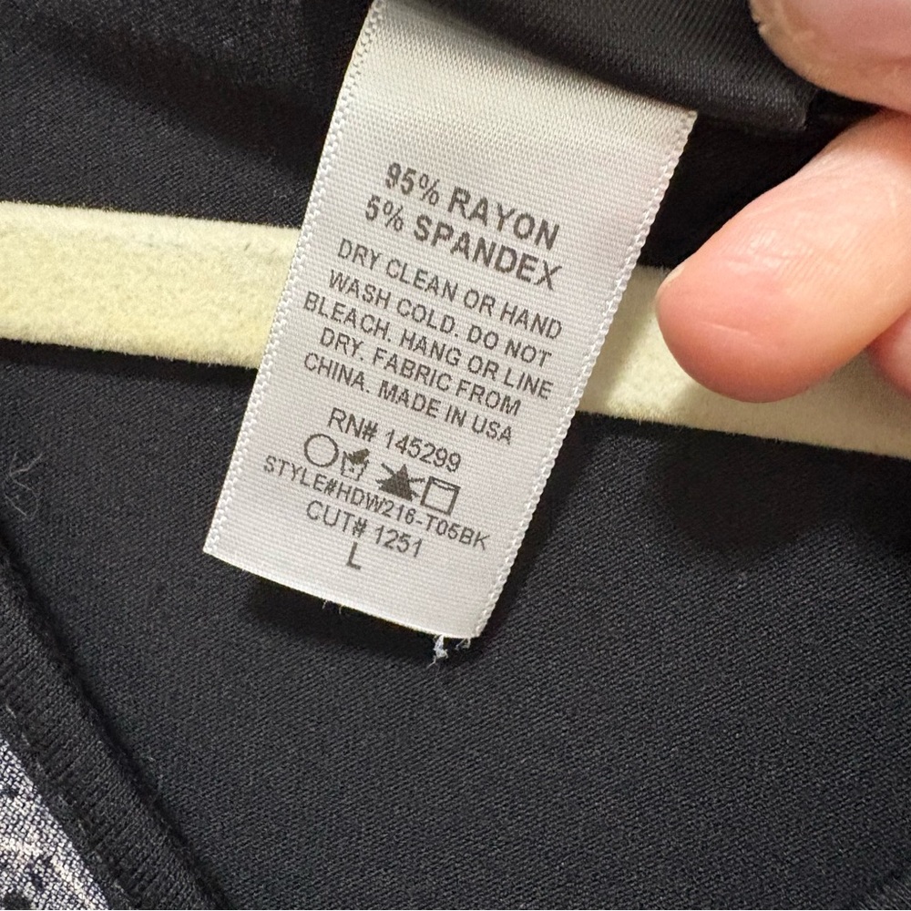 Harley-Davidson Black Long-Sleeve V-Neck Top with Red Heart Embellishments Y2K - Picture 14 of 15